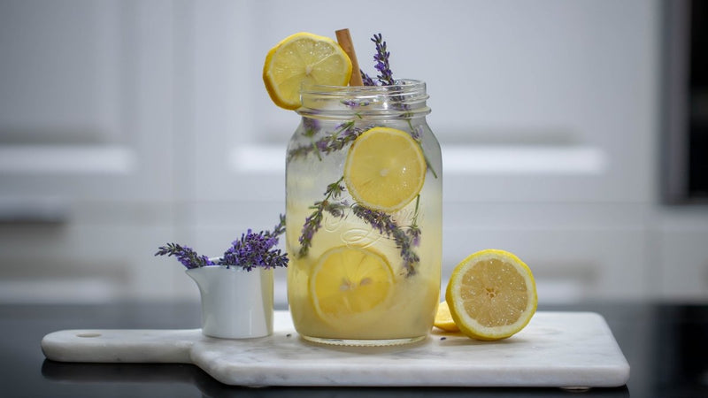 Gezonde lavendellimonade