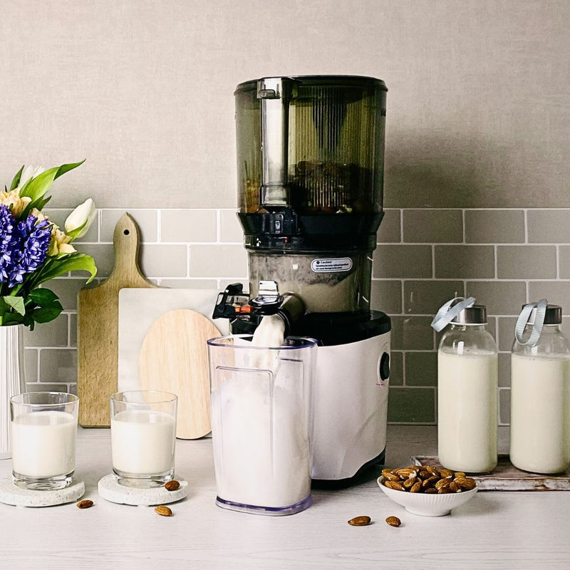 Make your own vegan almond milk – Here's how
