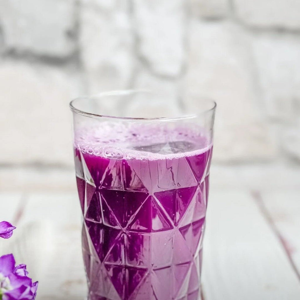 Red cabbage juice with a fresh kick 